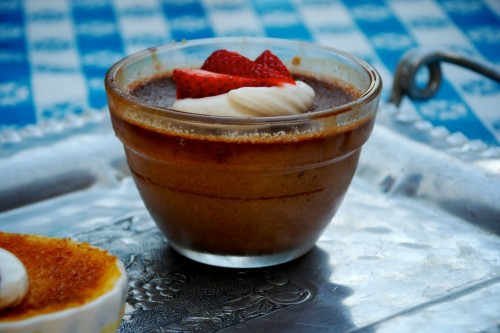 Picture of Crème brûlée on a platter.