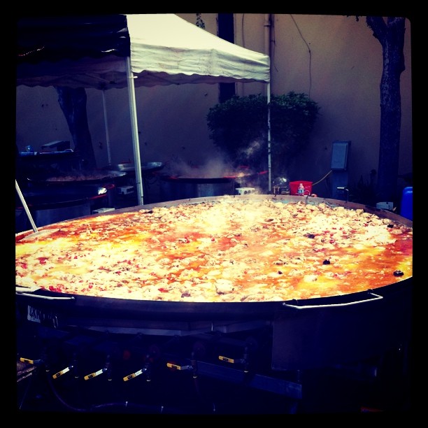 Now that's a pan of Paella…