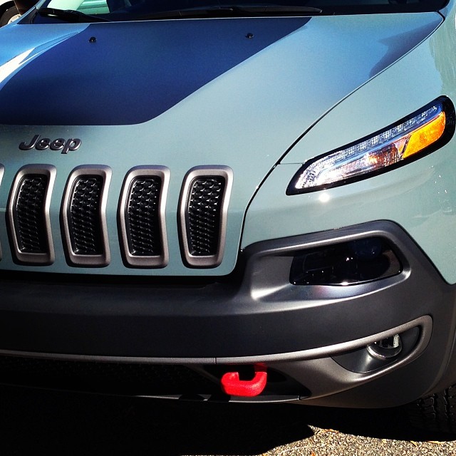 I think I'm in love with the @Jeep Cherokee Trailhawk.